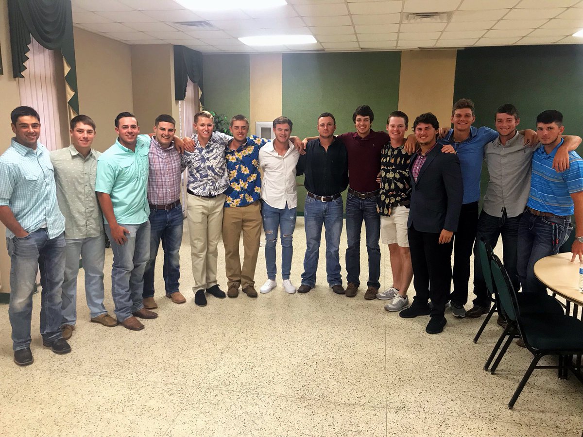 CoachCox19's tweet photo. The “Swoldiers”! #FWS17 #PJCbaseball https://t.co/QySePkze9a