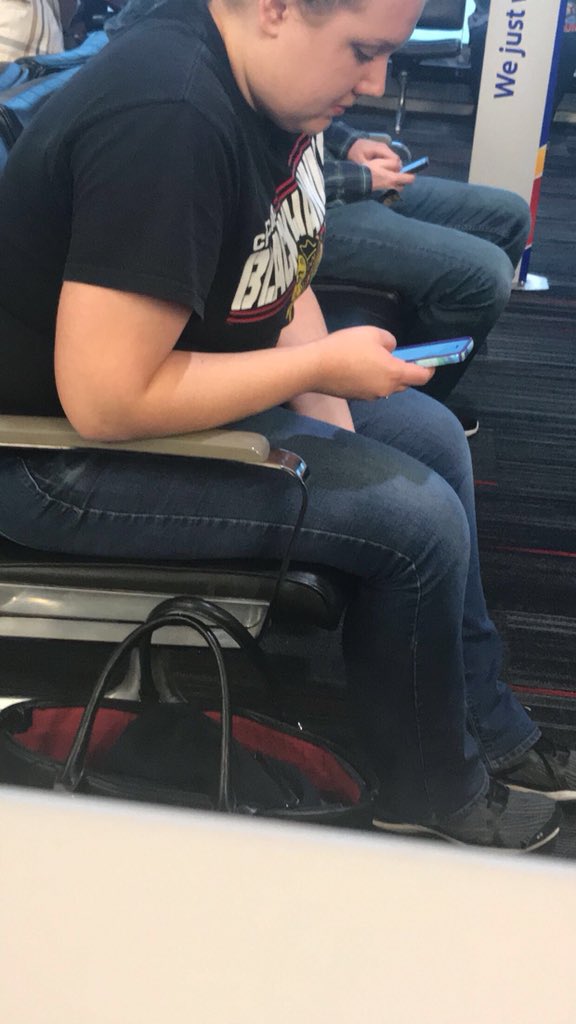 katiefeldmeier's tweet photo. Just waiting for our flight......🤦🏼♀️🙄🤦🏼♀️🙄 #ughwhy #stlblues #AllTogetherNowSTL #hawkssuck https://t.co/A4mdedPAxw