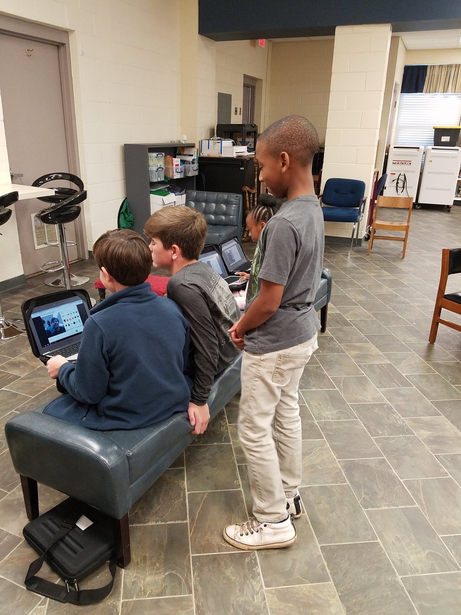 jrivers04's tweet photo. Book reviews using Flipgrid! Student voice is priceless! #SCSAGGIES  #flipgridfever https://t.co/N2lthKWcgH