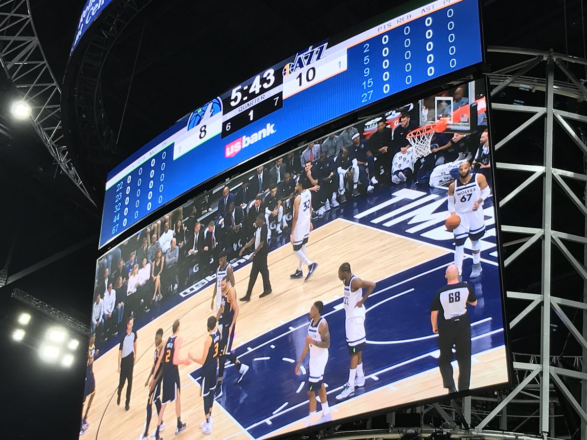 mitsuaki's tweet photo. Ricky wears 3 but Wolves put 9 on the score board. Classy.
#RickyReturns #AllEyesNorth https://t.co/uIhaJ16nhY