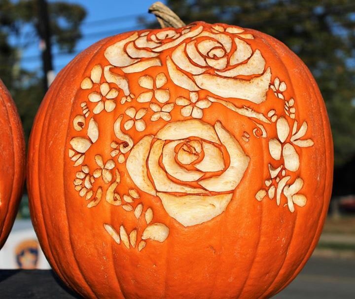 A peak at some of the artfully carved pumpkins at tonite's Gardens Aglow. <a href="/essexparks/">Essex County Park System</a> #Halloween2017