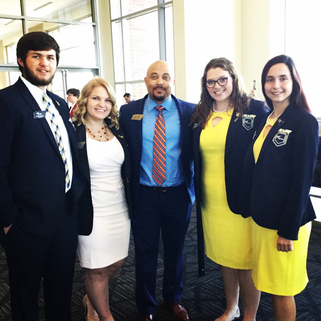 StevenJMitche11's tweet photo. 1 week. 3 cities. 2,100+ CTE teachers, students & administrators. 1 goal. Developing leaders. #ScienceofLeadership #TNFLC17 #DECATN #FBLATN https://t.co/txavMByIQ1