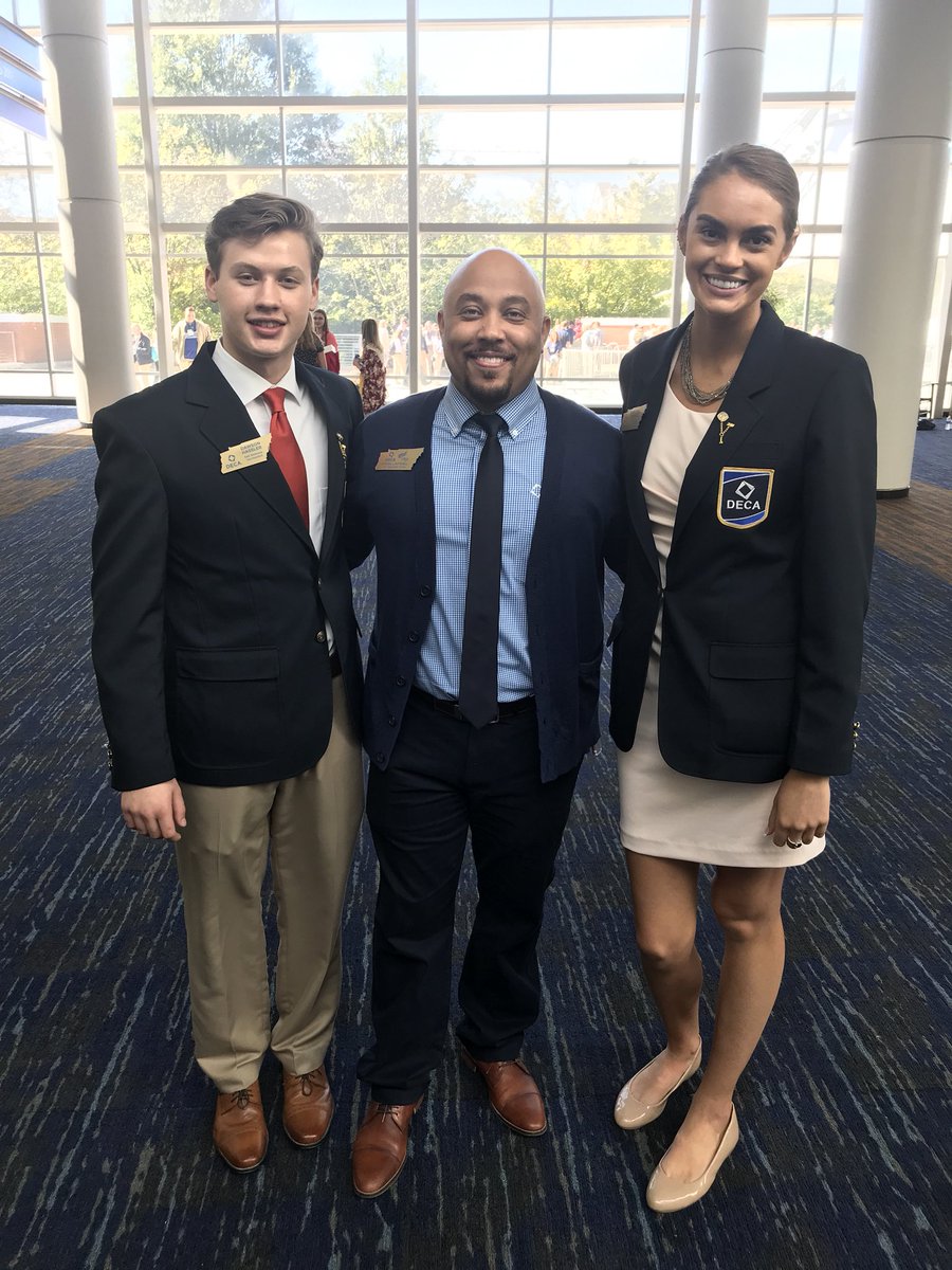 StevenJMitche11's tweet photo. 1 week. 3 cities. 2,100+ CTE teachers, students & administrators. 1 goal. Developing leaders. #ScienceofLeadership #TNFLC17 #DECATN #FBLATN https://t.co/txavMByIQ1