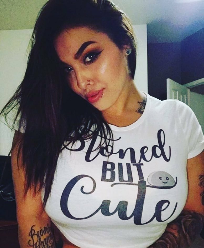 zaddy2point0's tweet photo. https://t.co/A8qUJbqlFI if you want to get this #stonergirl #swag https://t.co/HsqSoXn1pF
