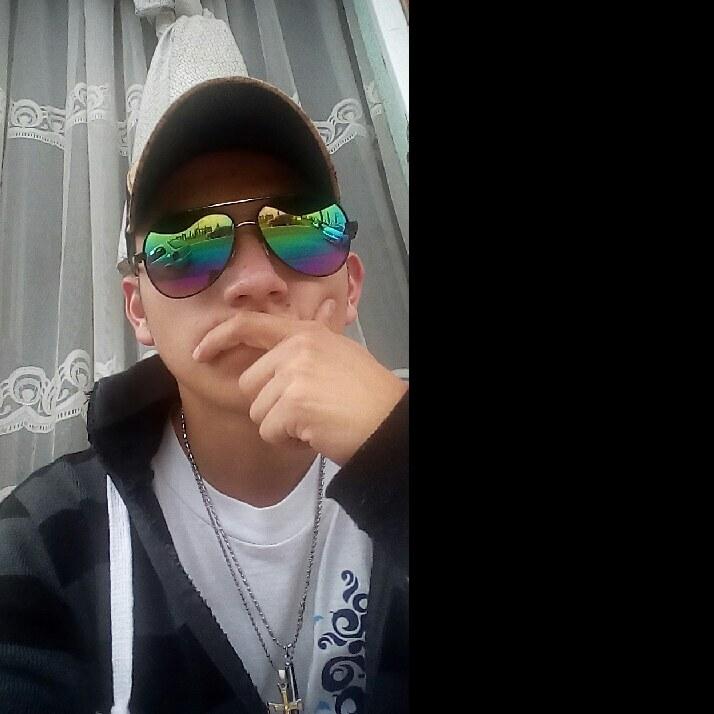 HlPotro's tweet photo. ¡Ven y disfruta conmigo!  > 😱😱😱😅😘❤🌹💦 en #BIGOLIVE. https://t.co/twGVtuaHpk https://t.co/dMH1QGMOqj