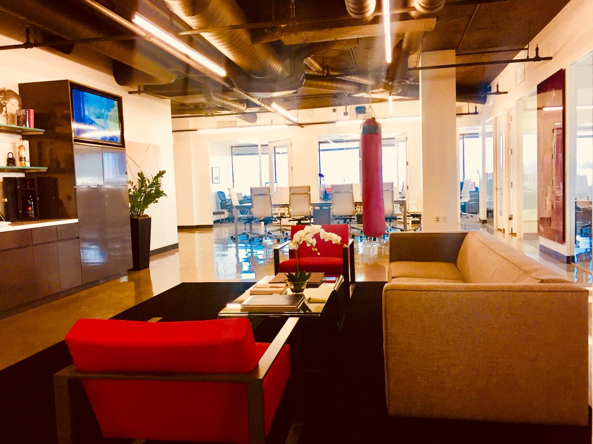 AgencyCarlos's tweet photo. Super pumped! Executed all docs making me an official #EstatesAgent at @TheAgencyRE #ParadigmShifter #Boom!!#glovesareoff #LuxuryRE #Global https://t.co/JexUiTDjZk