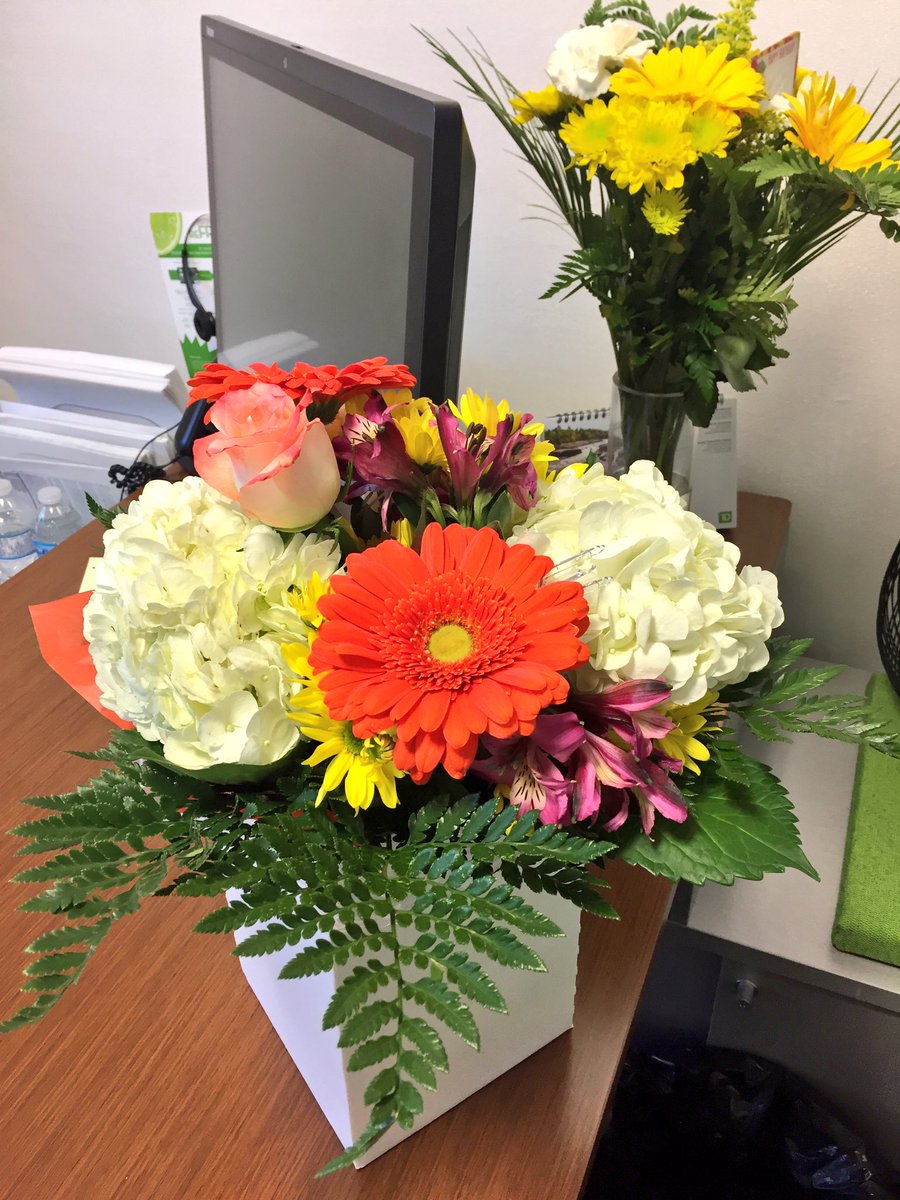 kimmybologna_TD's tweet photo. Beyond Blessed to have such an amazing team who made such an effort to make my day special.💚🎂
Much love #BestOnBank & my "Bitch'n babes" https://t.co/nnoi6YvOtL