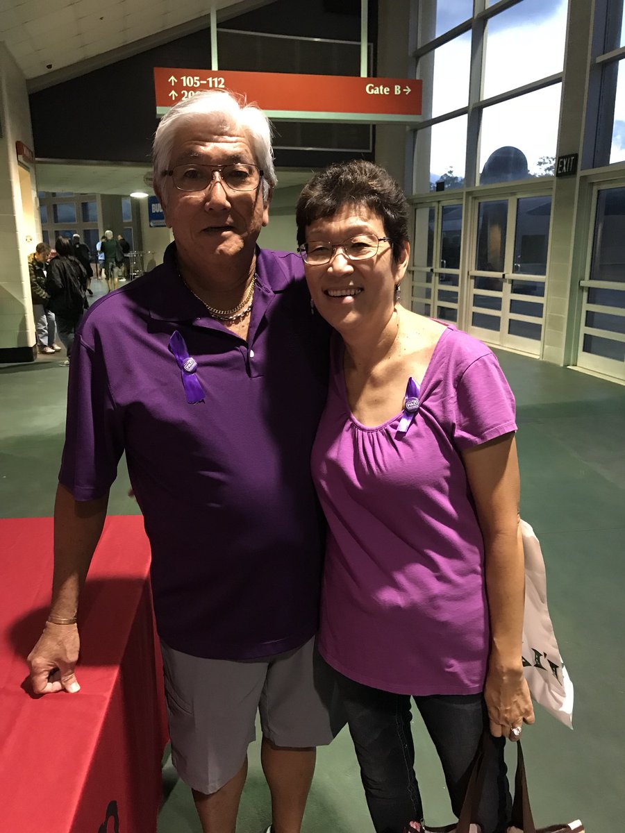 PAUViolence's tweet photo. @HawaiiWVB fans supporting #domesticviolenceawareness #PAUviolence https://t.co/RWyi9JgtNp