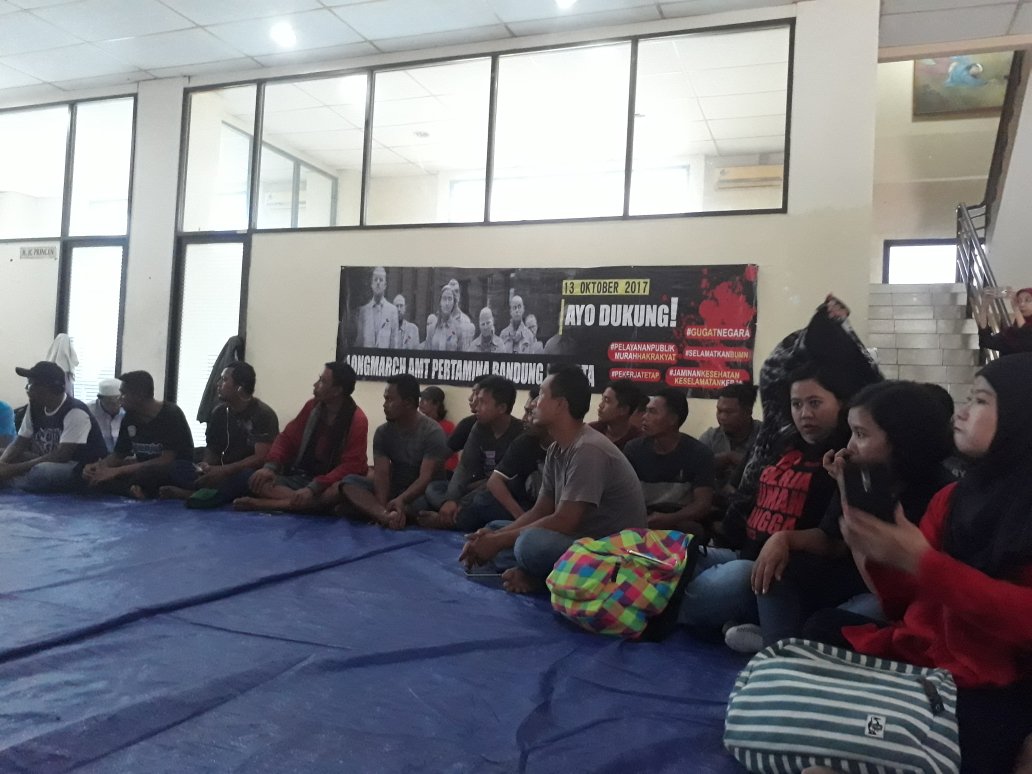 tinikastiny's tweet photo. Ayo dukung!Penuhi hak2 AMK yg telah di PHK sepihak. #gugatnegara #selamatkanbumi 
@jala_prt @jokowi @hanifdhakiri @LeniSuryani9 https://t.co/0i8EbwOWbI