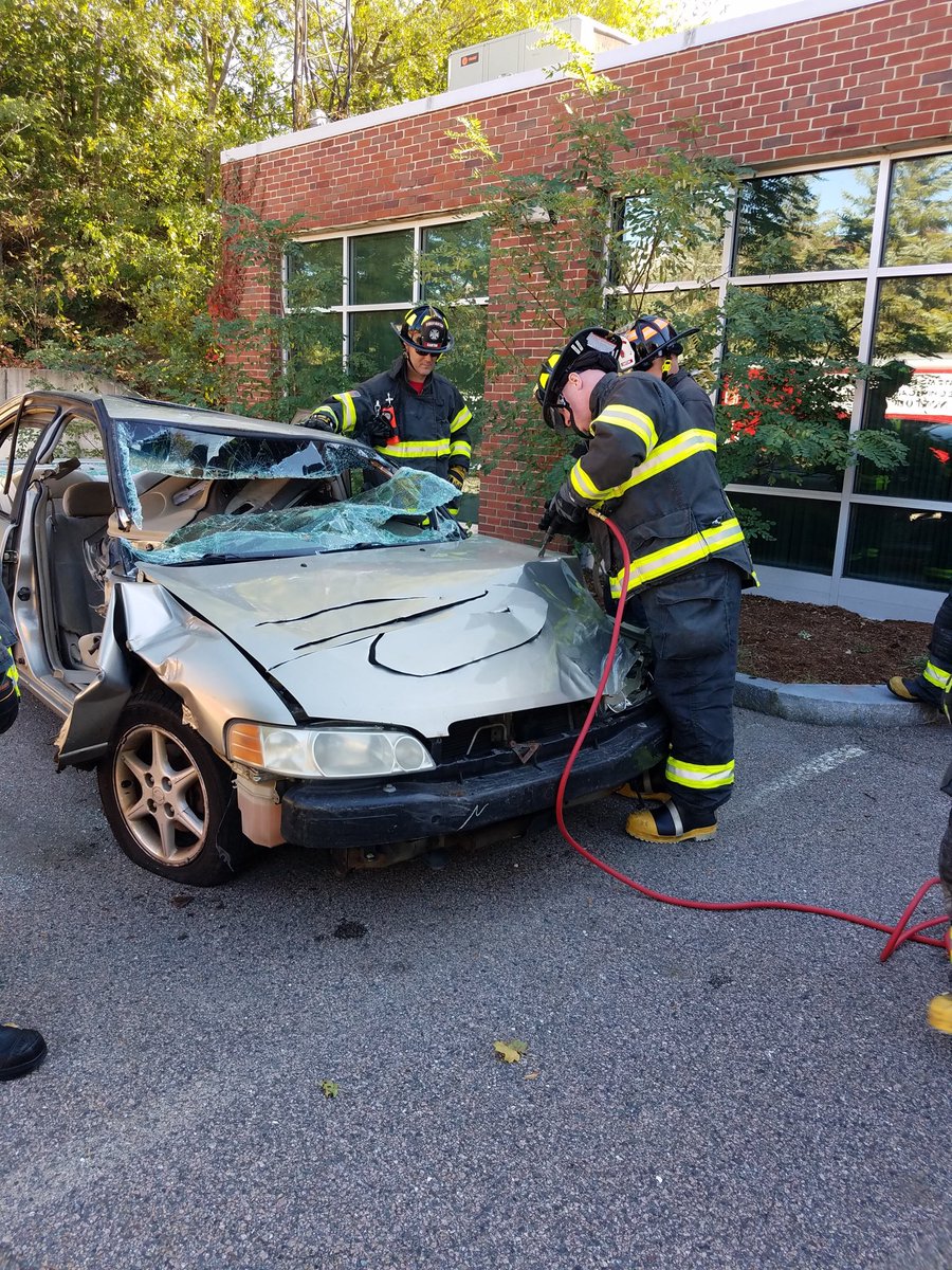 CantonFire1's tweet image. Group 4 training with the air chisel.