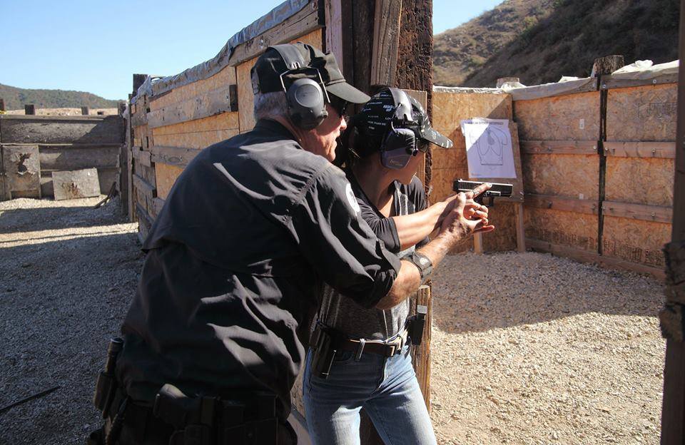 ADE_LosAngeles's tweet photo. Photo of the Week: Here you see a new shooter learning how to breach a doorway in the police/military shoothouse. #Selfdefense #Empowered https://t.co/zuELR32Qc8