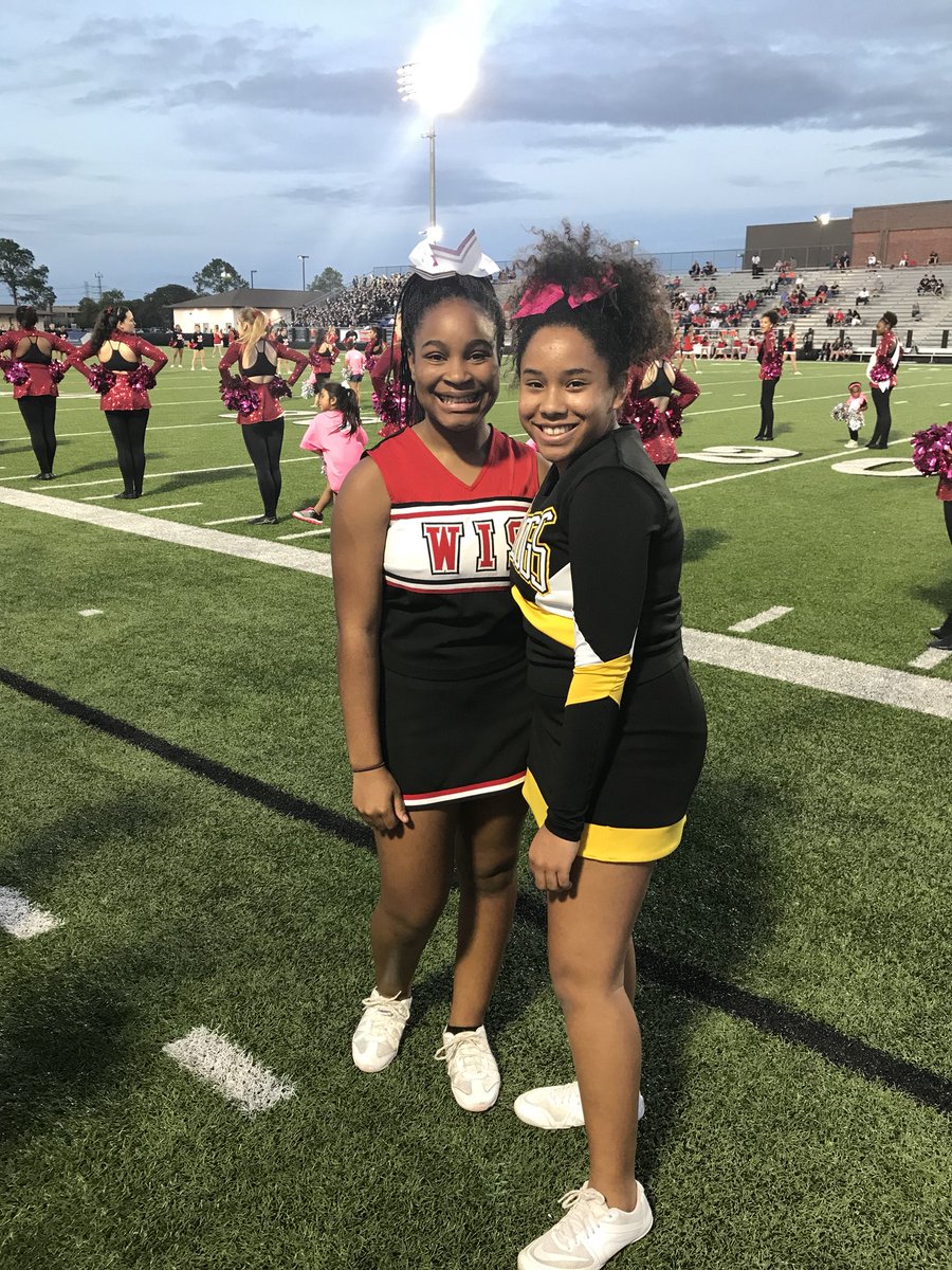 BIS_Beauties's tweet photo. Cheerleaders from @BulldogsBsi 🐶 and Westbrook combined for Intermediate Night to support @CBWolverineFB #GoBIGBrook https://t.co/6urKz3mnQV