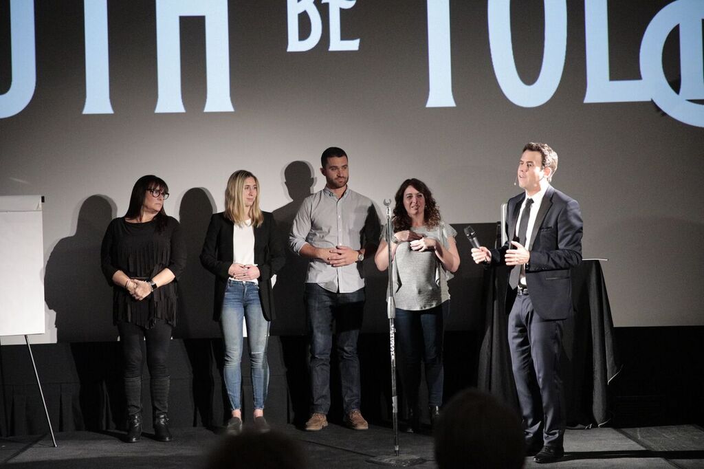 ipictheaters's tweet photo. Do we have any volunteers in the audience? Yes, we do! The crowd lines up for @OzTheMentalist. #TruthBeToldNYC #HowDoYouiPic https://t.co/K0WtZ86dM3