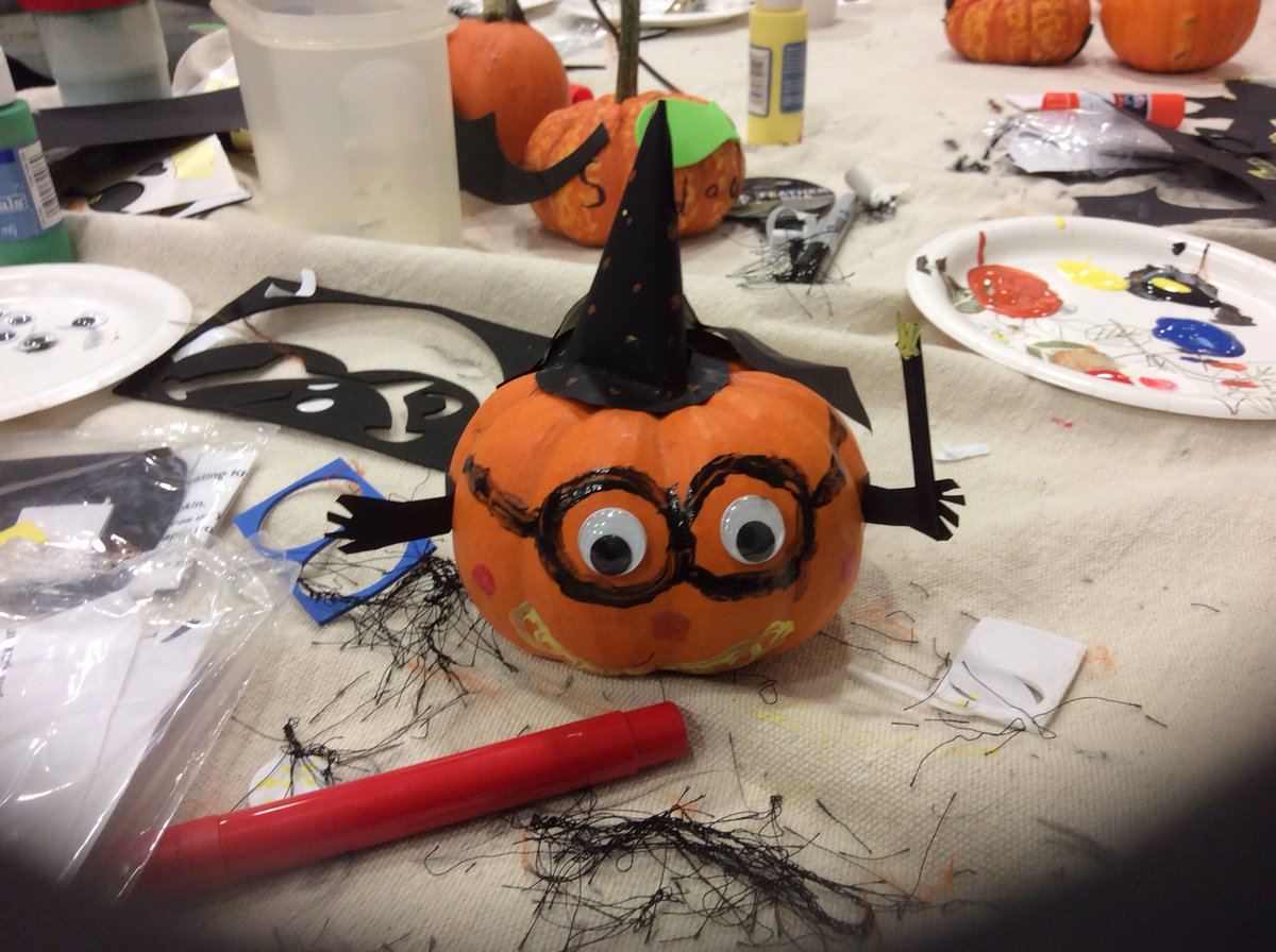 CALib_Hovasse's tweet photo. It’s the start of Halloween with #Pumpkin decorating at #AcademyLibrary @CheshireAcademy https://t.co/Hld2Chkbq0