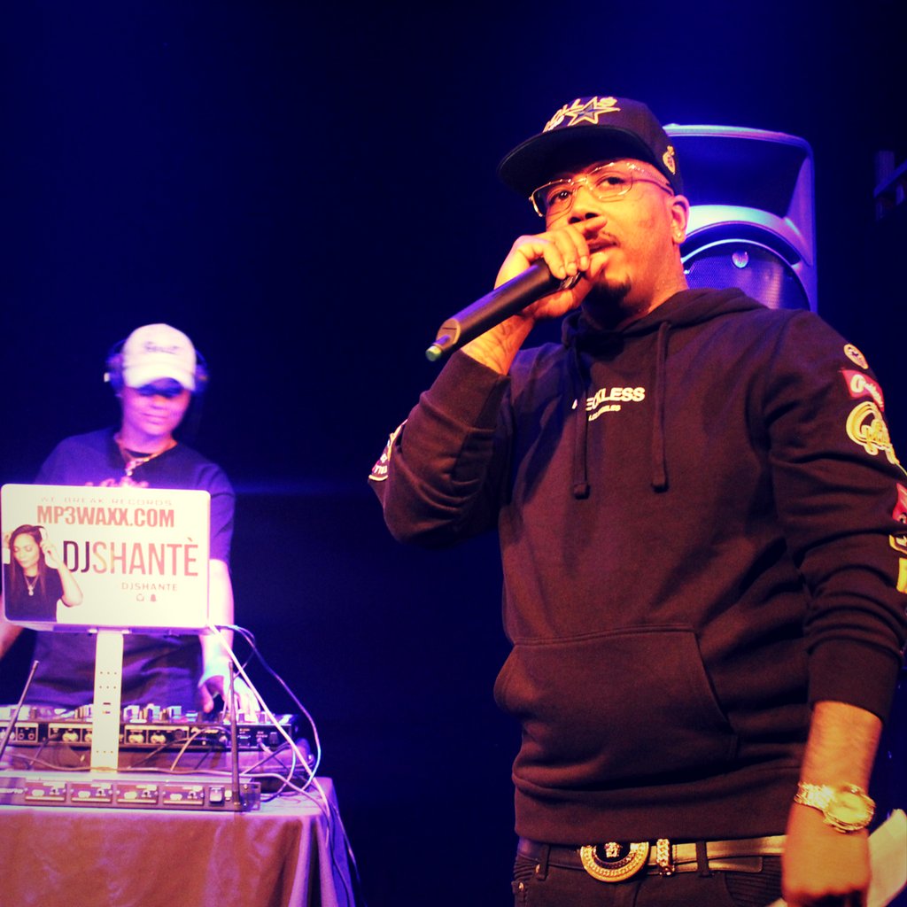 khdashtv's tweet photo. The @htownrapbattle hosted by @Doughbeezy is a much needed showcase for Houston rap artist. #khdashtv https://t.co/dRCgRqsOFV https://t.co/dDR6UqHjdn