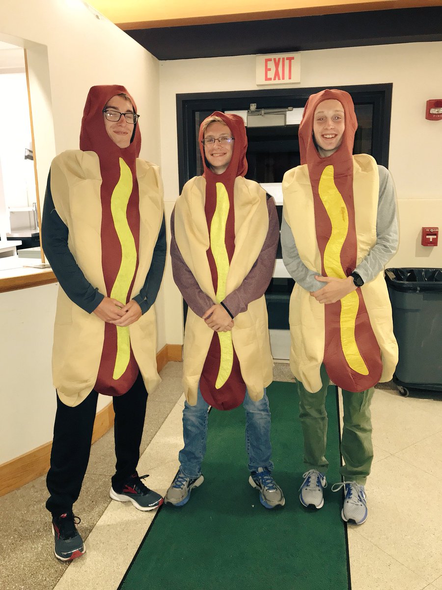 SVC_SAAC's tweet photo. Weekend Wieners is starting NOW! These XC runners will have $1 hot dogs at your door in record time🌭🌭🌭💨💨💨 call 724-805-2226 https://t.co/0VCzBRoQyy