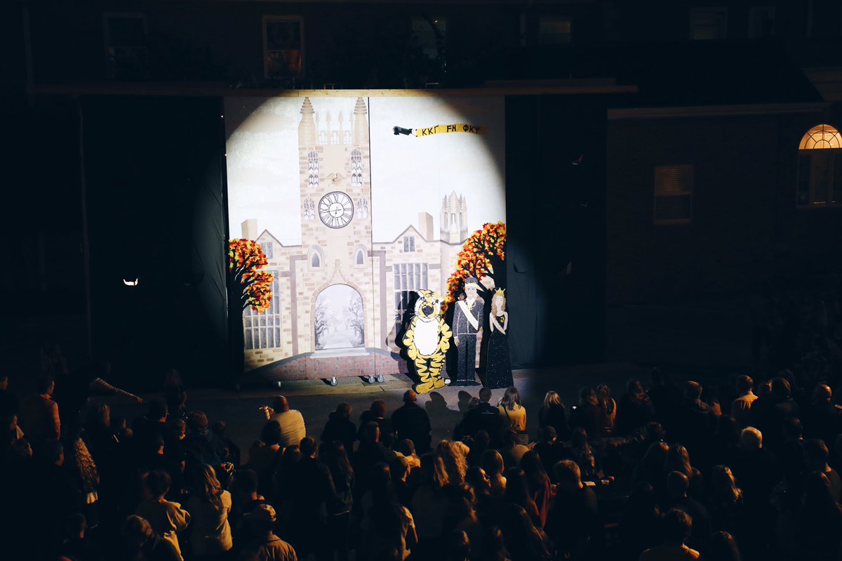MU_Homecoming's tweet photo. Campus Decorations was an incredible show and a great way to welcome our Tigers back home. Get some rest, because tomorrow's an early one. https://t.co/jgniNDRxOF