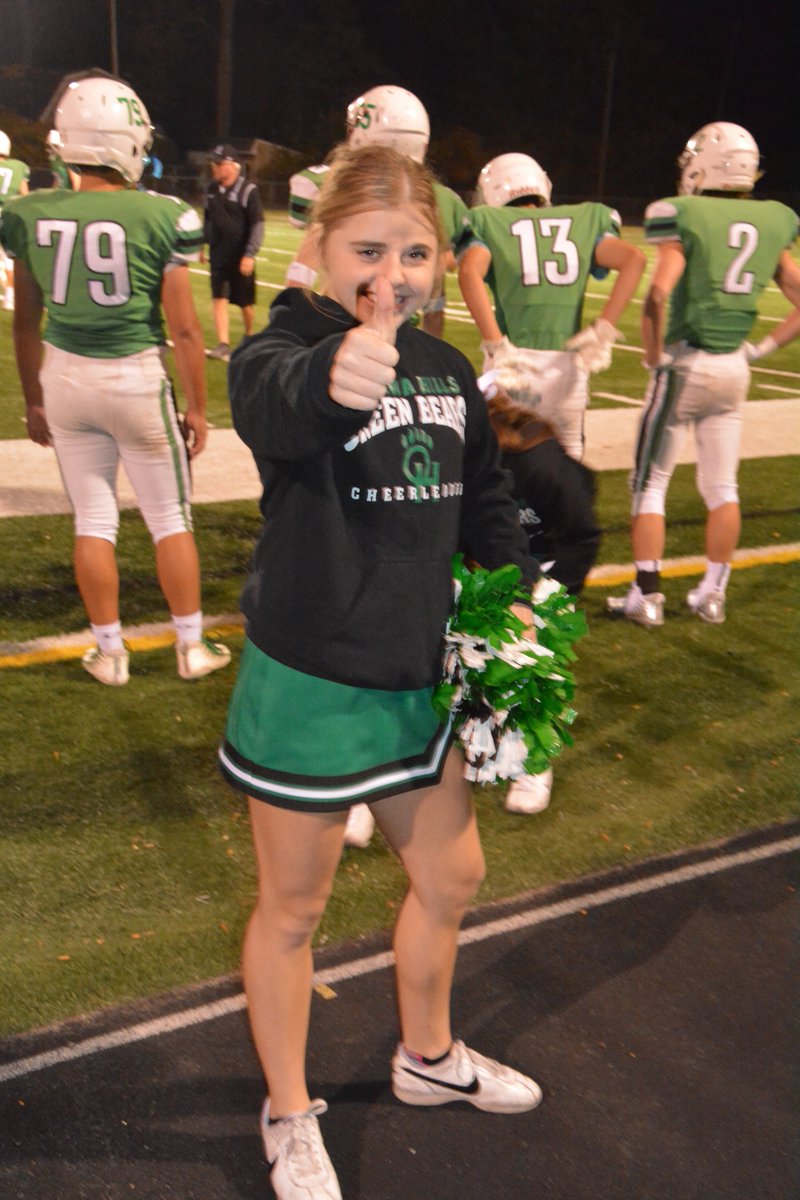 OHHSPrincipal's tweet photo. The many spectacular poses of the amazing @AnnaRErickson She has that OH SPIRIT, yes she does! @OHSpiritNews @OHClassOf2018 #greenbearnation https://t.co/0em4OlvaUq