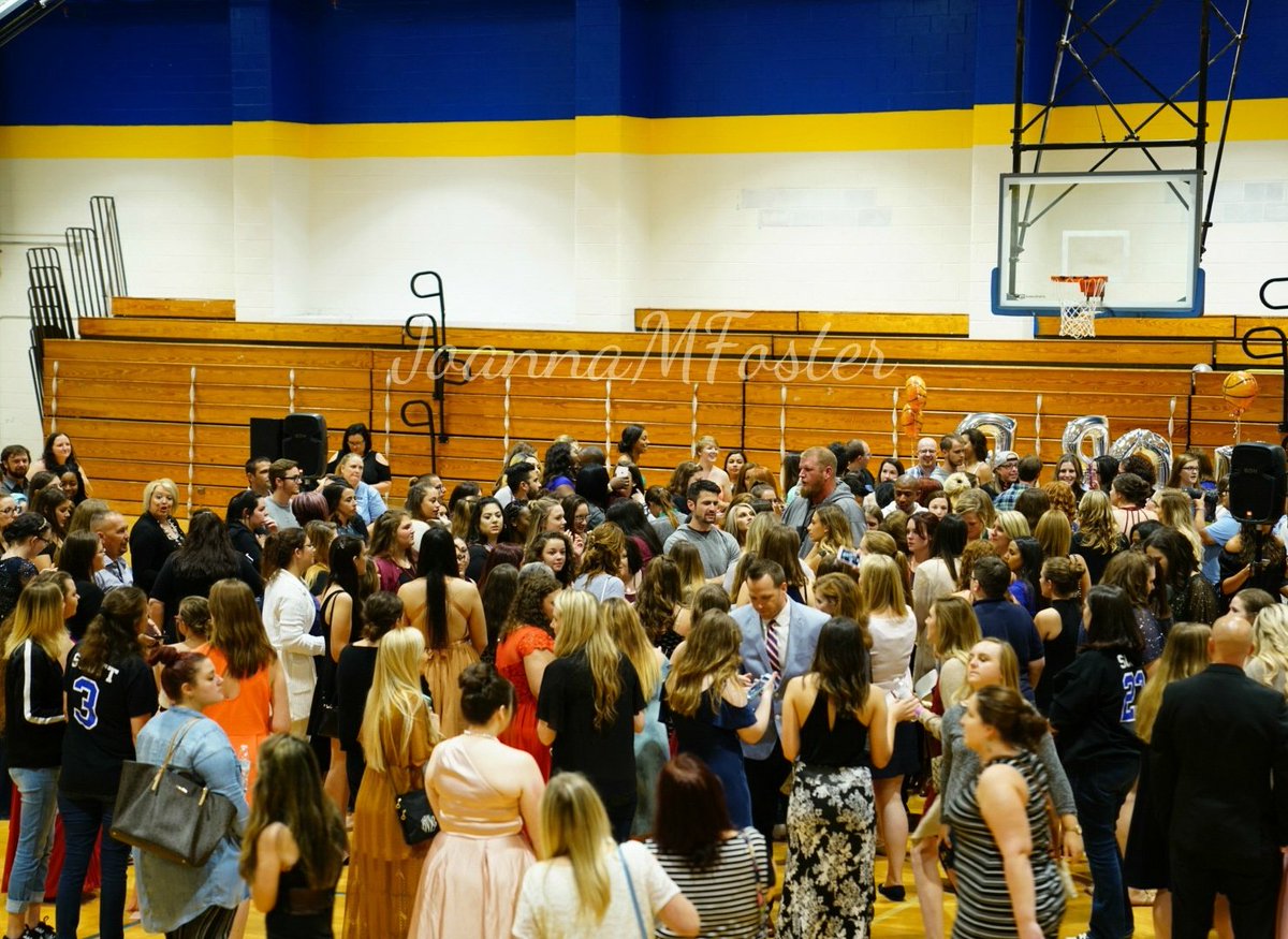 MWhiteShelley's tweet photo. Let's play "Where's James?"
@EyeCon3000 #prom #laneyhighschool #OneTreeHill #RTTH #Rtth7 https://t.co/bLFe6B6iR3
