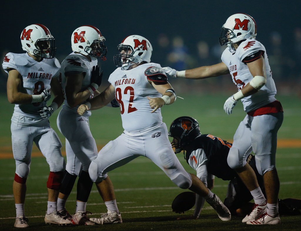 Milford_Eagles's tweet photo. FB: Milford 41. Anderson 40. Final! EAGLES WIN!! Words cannot describe. Share of ECC title. Playoff bound. History. Unbelievable  #WingUp https://t.co/NZqfB1lCMP