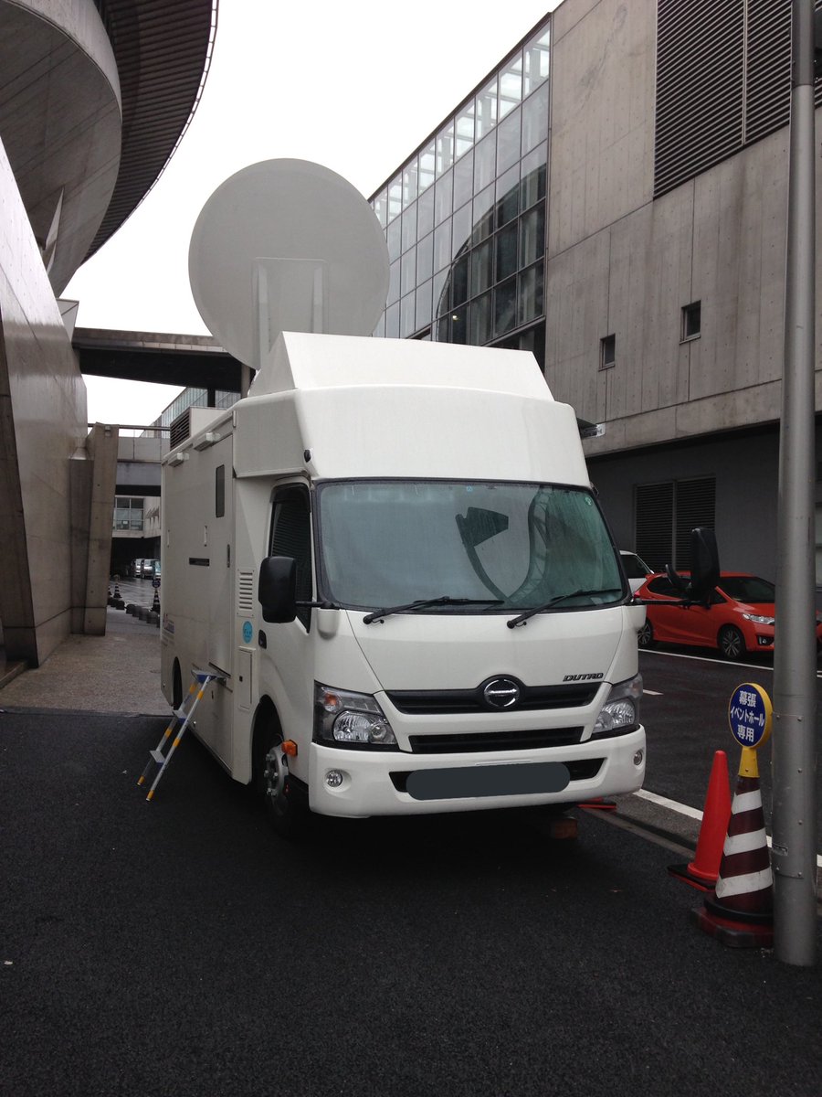 中継車販売の有限会社ビビッド Ar Twitter ライブビューイングで有名なあの会社さんの衛星中継車 こちらにウチの中継車 で切り替えた映像を送り 通信衛星を経由して全国の映画館で上映されます