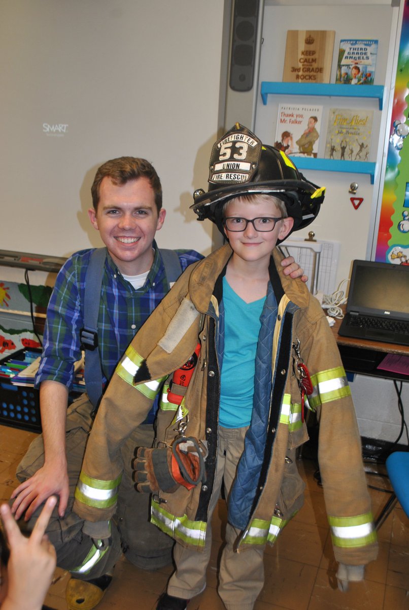 EAFinnegan's tweet photo. Gear weighs more than the models...@JFinn17 #beartavernpride #ufcrs https://t.co/Jx8Uzz9Vtx