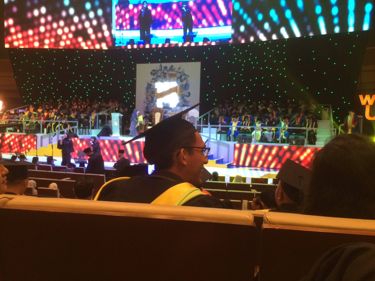 muazBDA's tweet photo. #UniKLConvo2017
Tiada aluan doa?
Tiada laungan lagu negaraku?
Tahniah unikl
#UniKLnProud #WeAreUnikl #Shame #Convocation14 https://t.co/nVRJv7T5Ue