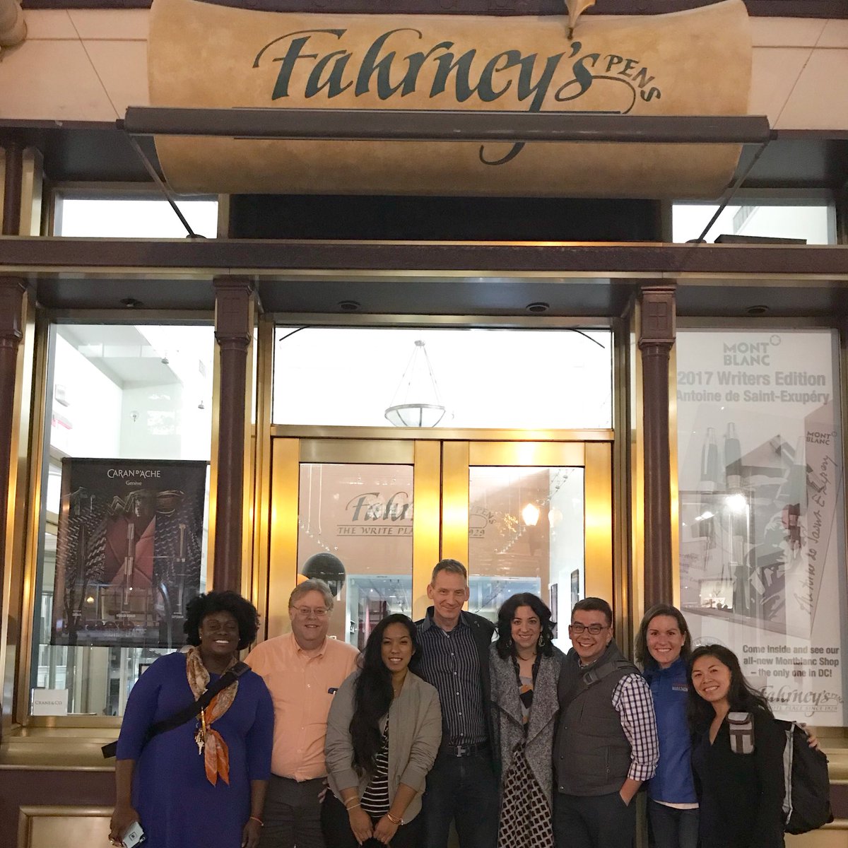FountainPenDay's tweet photo. The @proper_ crew from the after @FahrneysPens pen show meet-up.
Awesome night with great pen people 🖋✒️
#dc #meet #friday #pen #ink https://t.co/sS7EeYxMlp
