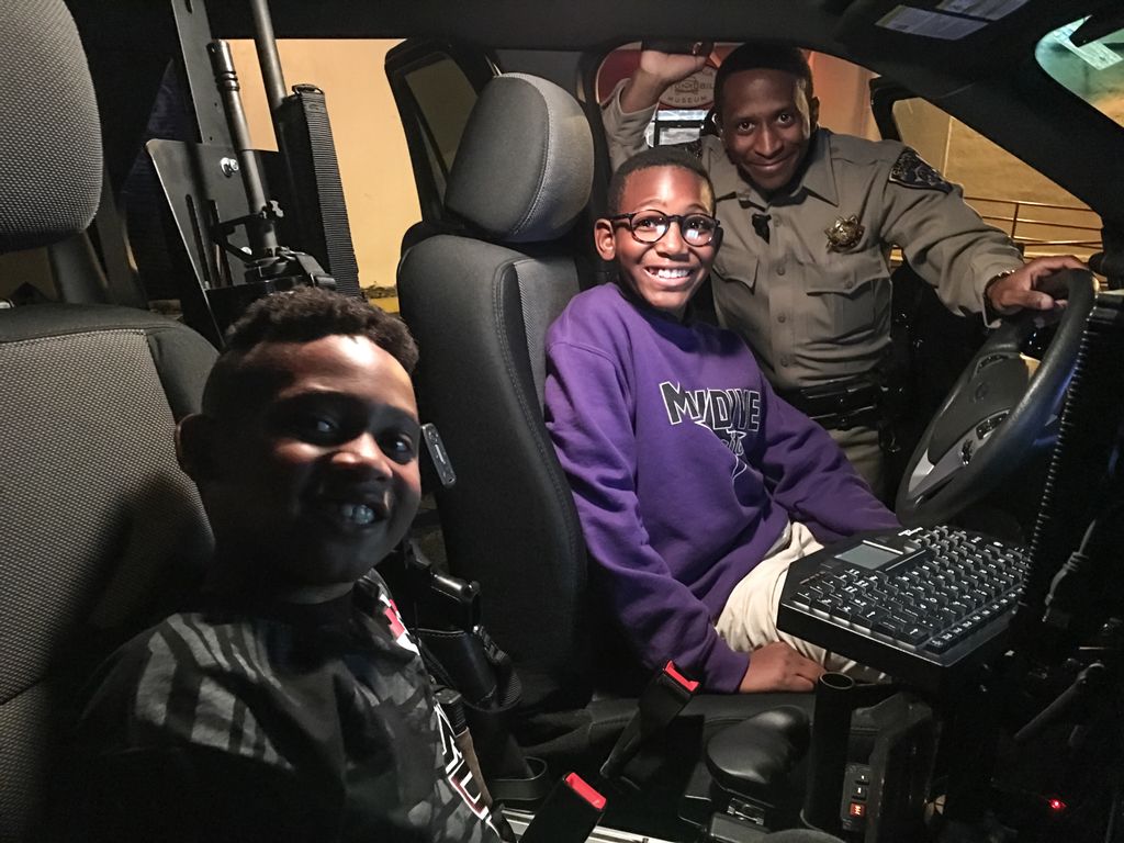 osoamazin's tweet photo. Our young men need more instances of positive exposure to law enforcement. #positivepd #capitalcitysda https://t.co/Nj6DQnCqRD