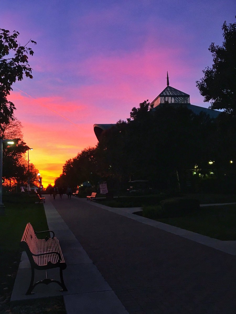 SyracuseSleepMD's tweet photo. Sunset from the Jay @OhioWesleyan #familyweekend2017 #OhWooo https://t.co/XlkLooCirA