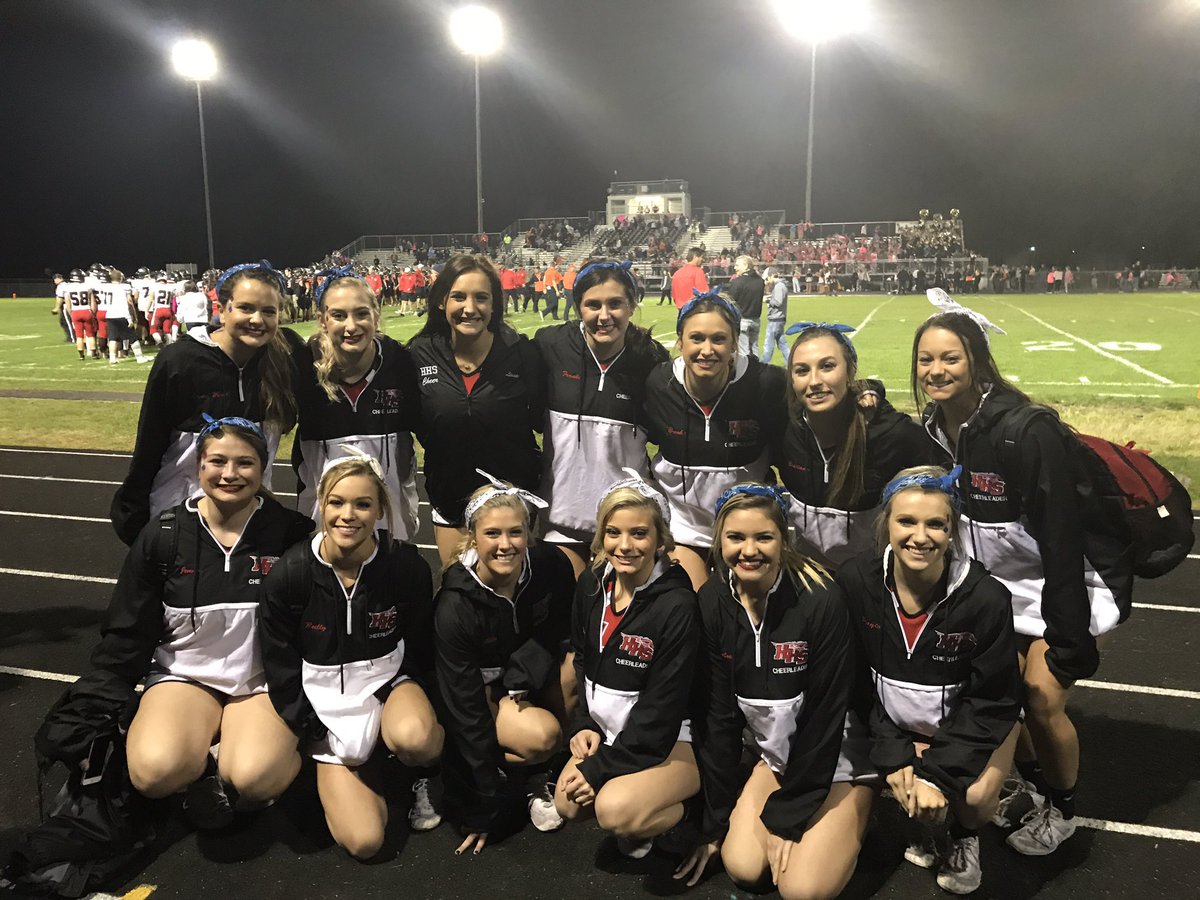 HHSCheer158's tweet photo. Great last regular season game! Thanks McHenry for such amazing hospitality! Can't wait for playoffs! #radierpride https://t.co/QIMLC9T033