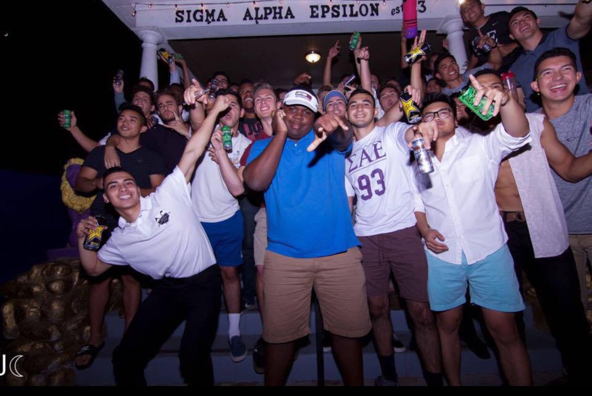 Make sure you aren’t late for your classes tonight🤓📝📚