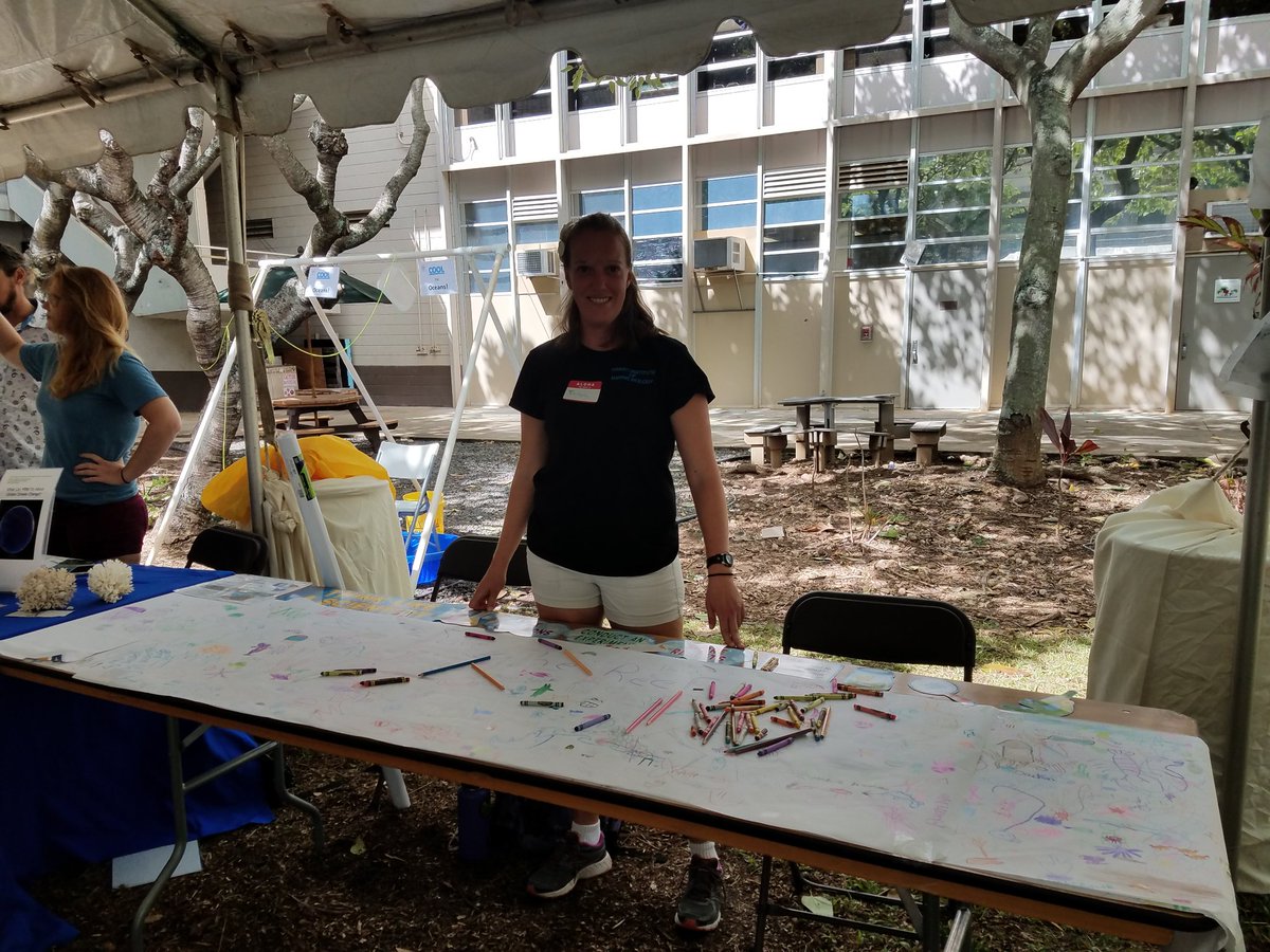 tanyabrown980's tweet photo. Great time for outreach at the #soestopenhouse with @GatesCoralLab . https://t.co/mXKDZqGpj5