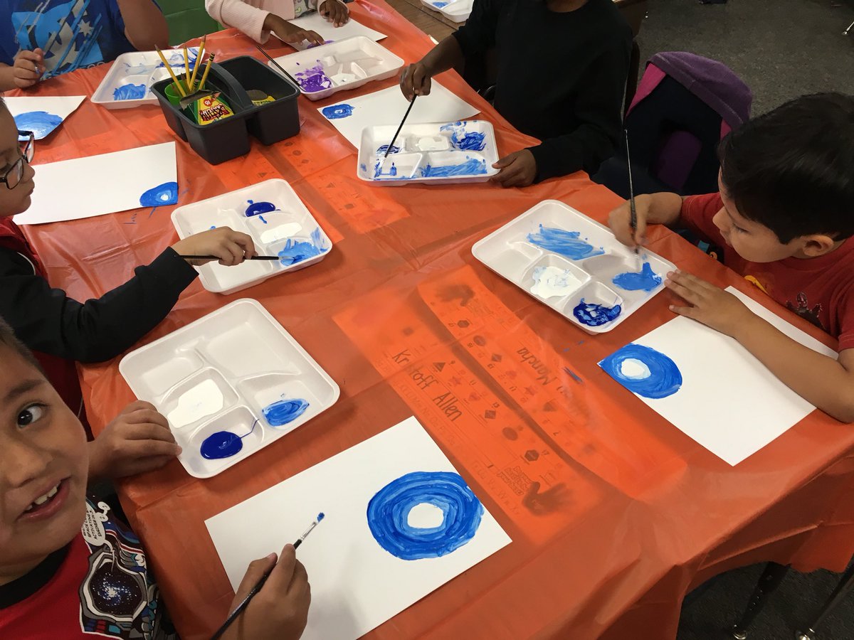 ICofthecubs's tweet photo. 1st grade College Prep Friday in PAINTING 105! @RainbowRidge_VV #lifeattheridge https://t.co/jA22tBtI7a