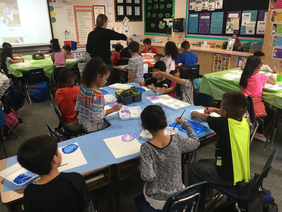 ICofthecubs's tweet photo. 1st grade College Prep Friday in PAINTING 105! @RainbowRidge_VV #lifeattheridge https://t.co/jA22tBtI7a