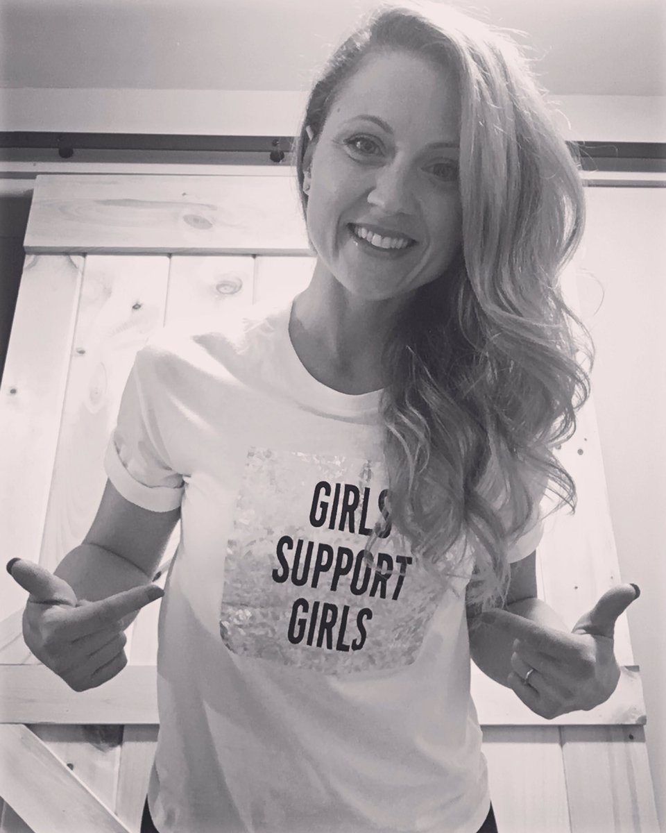 shonahumber's tweet photo. Heading out to my fellow #Senesister's house to get #dermablading ! Super pumped! #girlssupportgirls #supportlocal #senegence #bossbabe https://t.co/NOEbtvDRoS