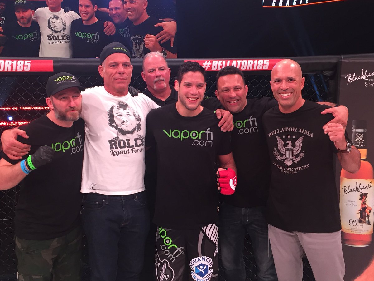 So many Gracies as <a href="/NeimanGracie/">Neiman Gracie</a> remains undefeated! #Bellator185