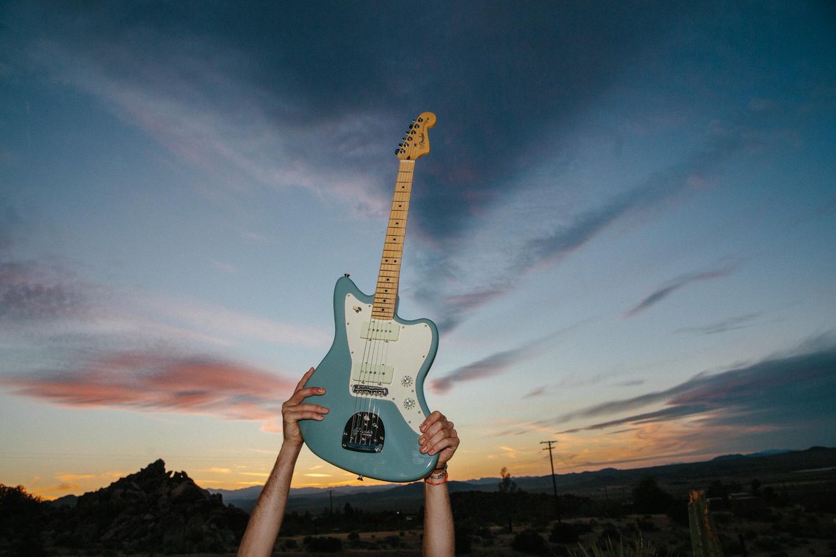 Fender's tweet image. That #FridayFeeling 🙌

bit.ly/2yEsB4K #AmericanPro #Music