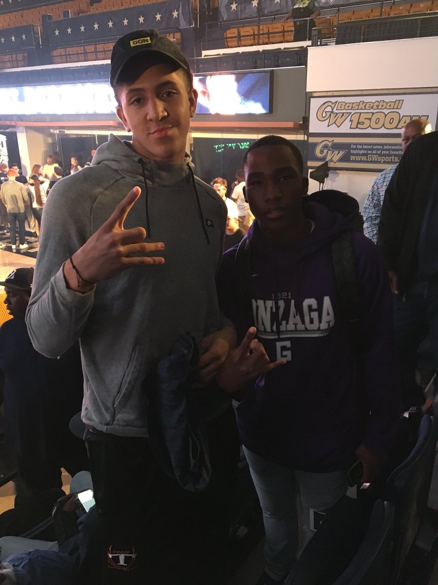NJS0510's tweet photo. GW #ColonialMadness #RaiseHigh @GW_MBB https://t.co/aD3R8sTJwz