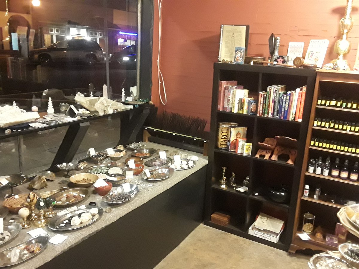 WorldsBeyondLLC's tweet photo. Photos of the new place at 1525 3rd street in Marysville, WA. #witchcraft #wicca #crystals #Bookofshadows #livefearless https://t.co/iccoJEtham