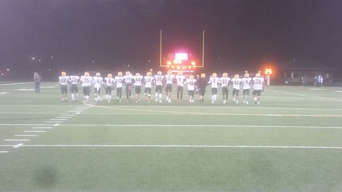 bigfestusx's tweet photo. @Local5Blitz 
Hoover seniors walk final game DM Hoover 56 CB TJ 54
#RESPECTTHEMETRO
@codygoodwin @JohnNaughton @johnsears https://t.co/RywRPzAoWi