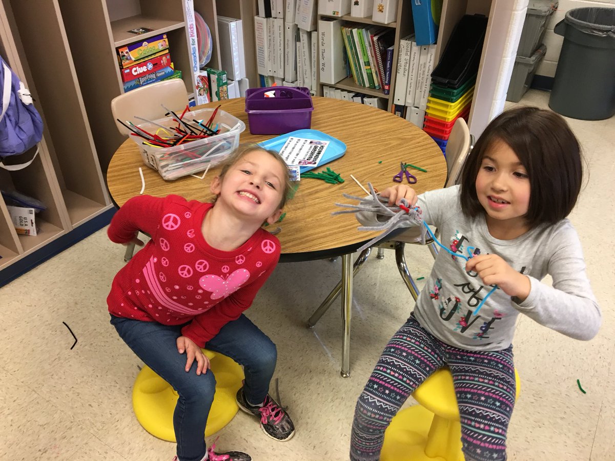 MrsMackeysClass's tweet photo. Our first afternoon with #StemBoxes The kids were challenged to use the materials to create things from buildings to motorcycles to robots! https://t.co/bI1xWjoDTO