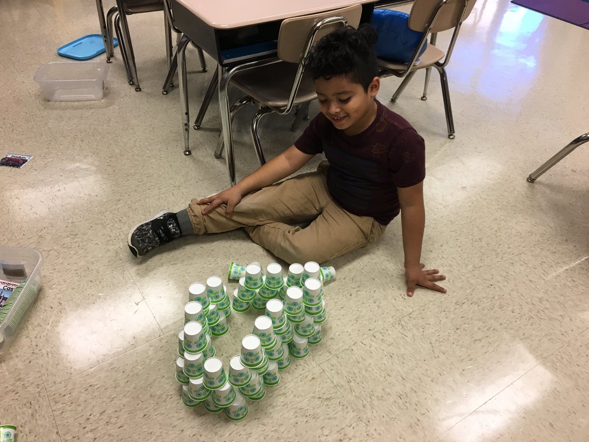 MrsMackeysClass's tweet photo. Our first afternoon with #StemBoxes The kids were challenged to use the materials to create things from buildings to motorcycles to robots! https://t.co/bI1xWjoDTO