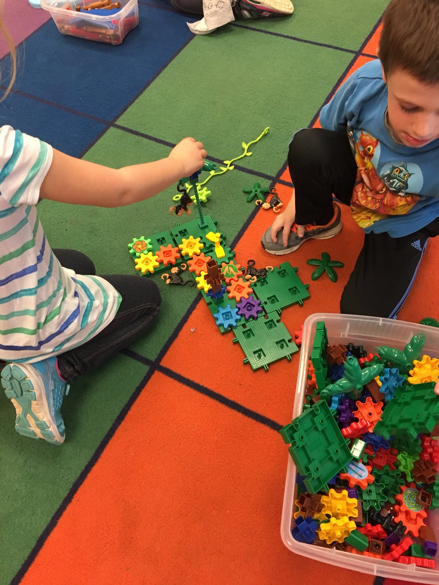 MrsMackeysClass's tweet photo. Our first afternoon with #StemBoxes The kids were challenged to use the materials to create things from buildings to motorcycles to robots! https://t.co/bI1xWjoDTO