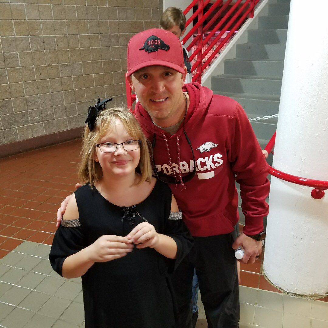 NikkiBrecheen's tweet photo. Thank you @JustinColeMoore for making this little girls night!  #GoHogs https://t.co/aNhYUGUJeB