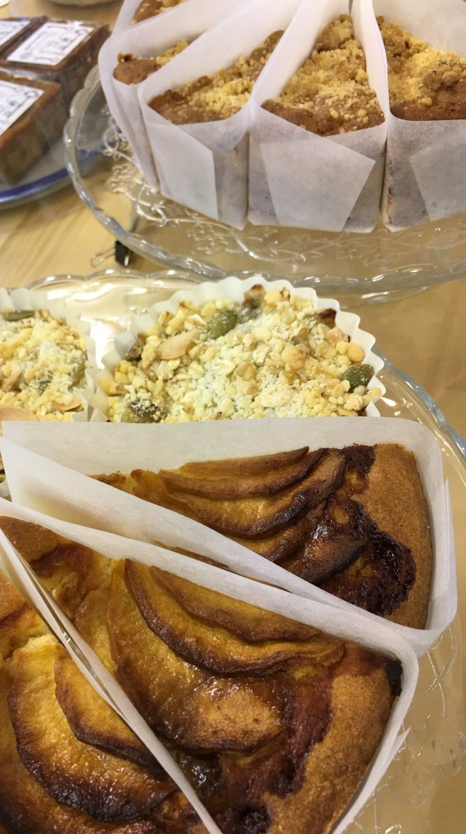 Lazy Daisy Bakery A Twitter オープンしました ブラムリー の三種のお菓子 スパイシーアップルケーキにアップル クランブル トフィーアップルケーキの食べくらべも楽しいですよ それぞれ違うブラムリーを感じられます