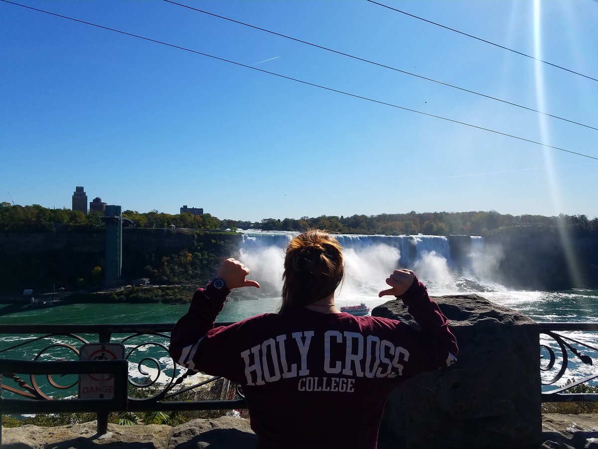 cmoran1216's tweet photo. 6 days, 44 pilgrims, 3 cities, 10 churches, 3 saints, 1500 + miles = #fallbreak2017 #NDPilgrimage #hc365 #stjosephprayforus https://t.co/vjX9G8z95r