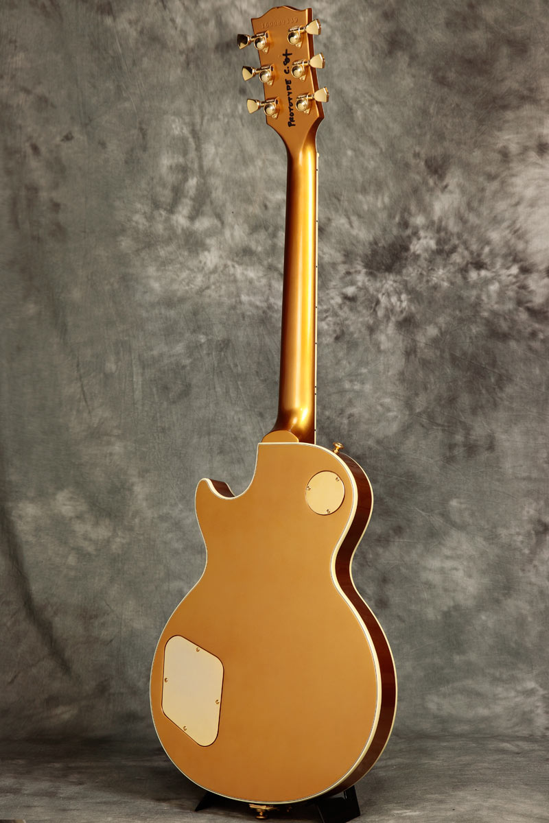 アメリカ合衆国の金塊保管所がある「フォートノックス」をモデル名に冠したリミテッドモデルのレスポールです。ヘッド裏にはプロトタイプという表記。 ^渋谷店  https://t.co/5E48mKXOrQ