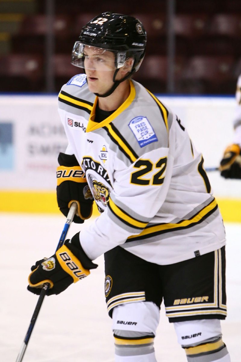 BCHLGrizzlies's tweet photo. @daynefinn20!!! makes it 2-1. Assisted by Jamie Rome and @lucasclark27 at 15:10. #monkeyofyourback #yesbabyyes #WeAreGrizzlies https://t.co/jySkcekpJz