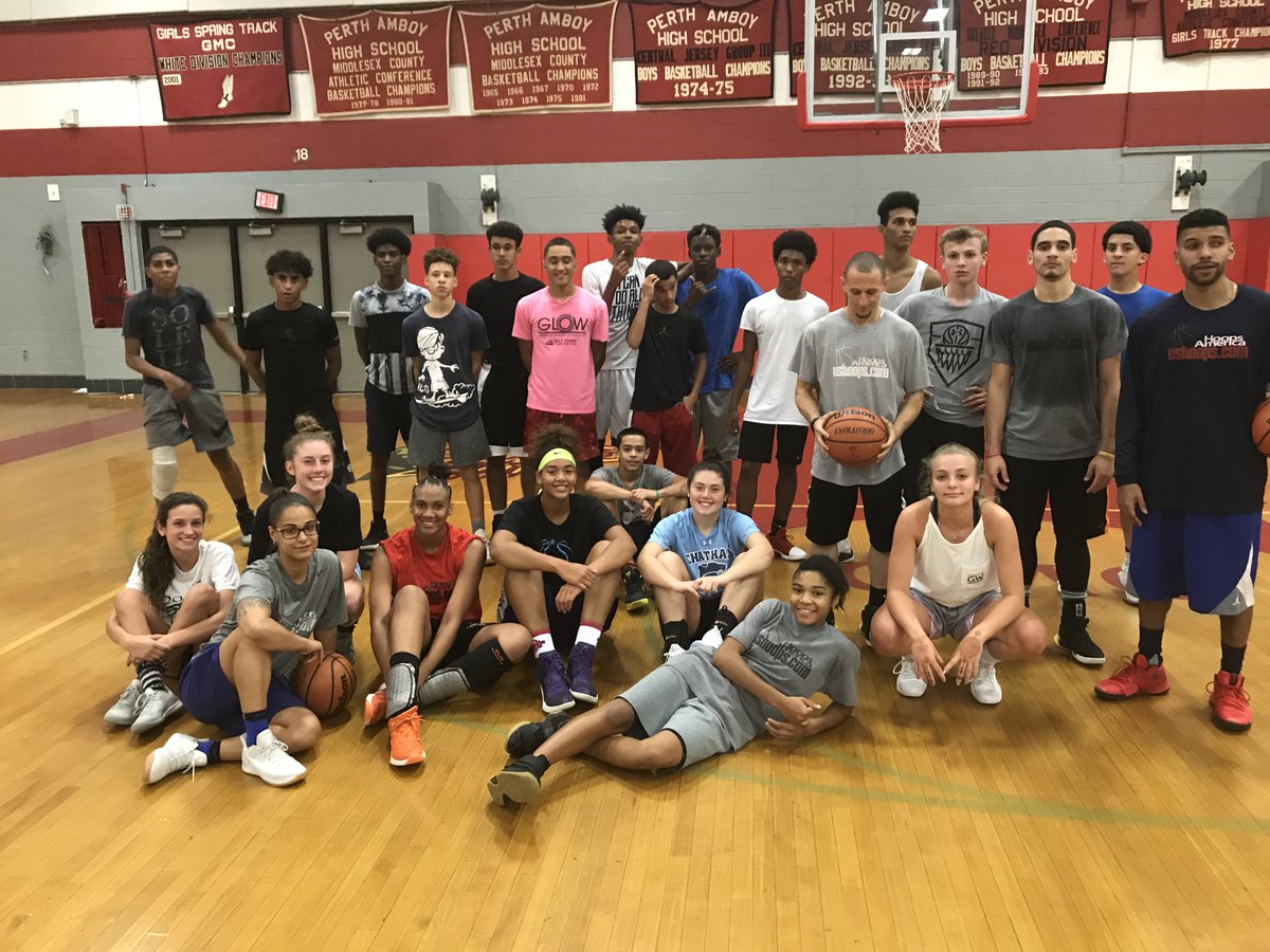 ushoops's tweet photo. Small&amp;Terrific GroupOfGirls @ushoops #StudentsOfTheGame.
@MichaelaFord_ @torihyduke @Mperez32_
 @NYGHoops @scgirlshoops @GthingBBall https://t.co/L2ZJR37k11